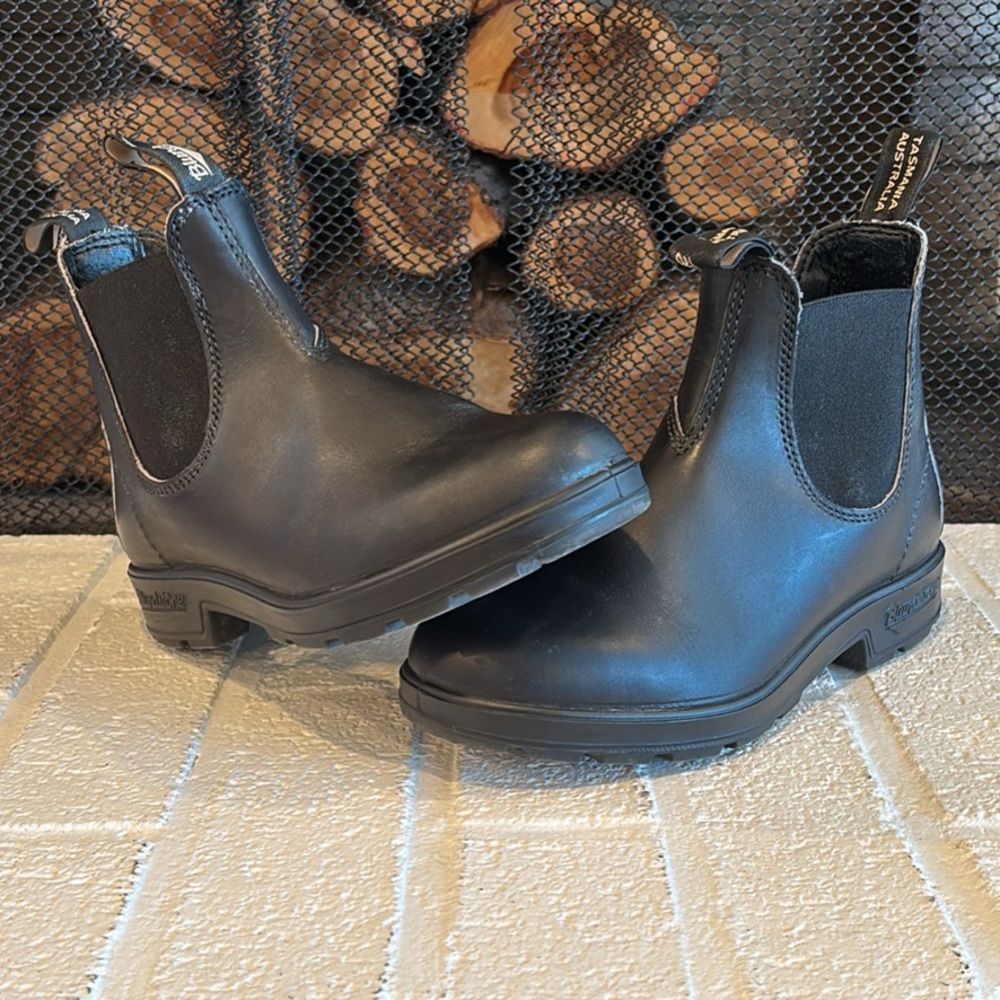 Blundstones!  Black leather EUC Womens size AU 4.5 US 7.5 - Send an offer!